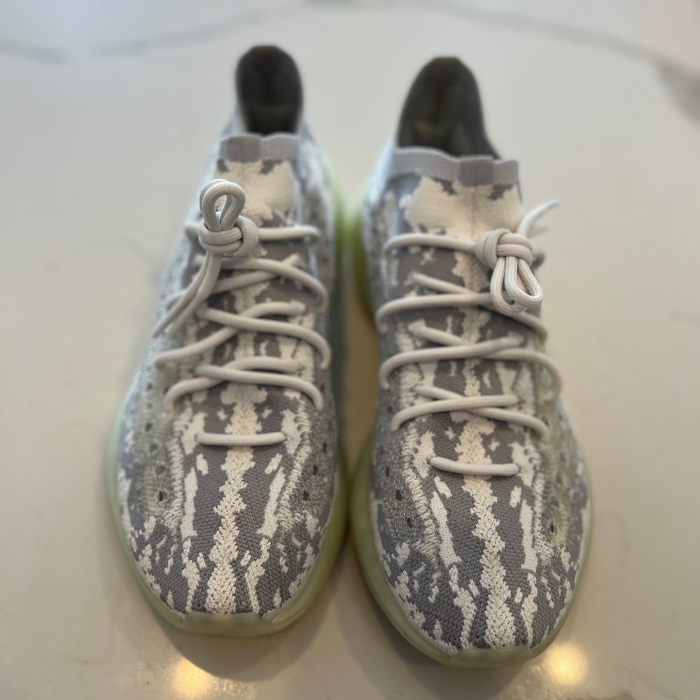 Yeezy - Picture 3 of 5